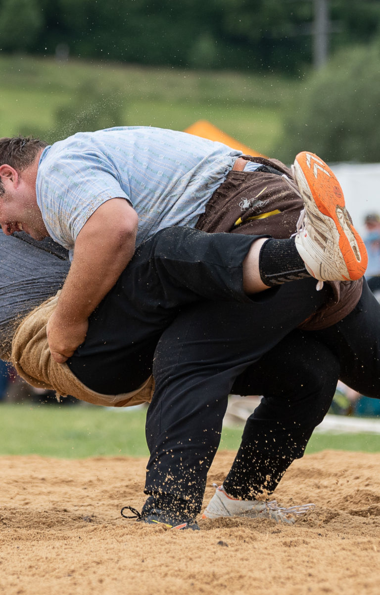 Thayngen, 20.6.21, Schwingen - Schaffhauser Kantonal.
Schneider Domenic (O, Friltschen) gegen Fejzaj Naim (Wolfhalden)
